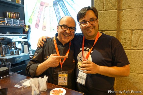 El barista Óscar de Toro y Alfonso El barista Óscar de Toro y Alfonso