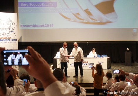 Pedro Subijana pasando el testigo a Andoni Luis Aduriz